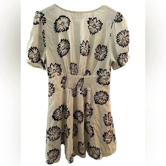 Urban Outfitters  Bettie Twist-Front Mini Dress in floral print - Picture 2 of 8